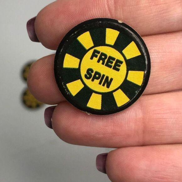 vintage wheel of fortune game free spin cardboard tokens 7 total 1 damaged - Picture 2 of 7